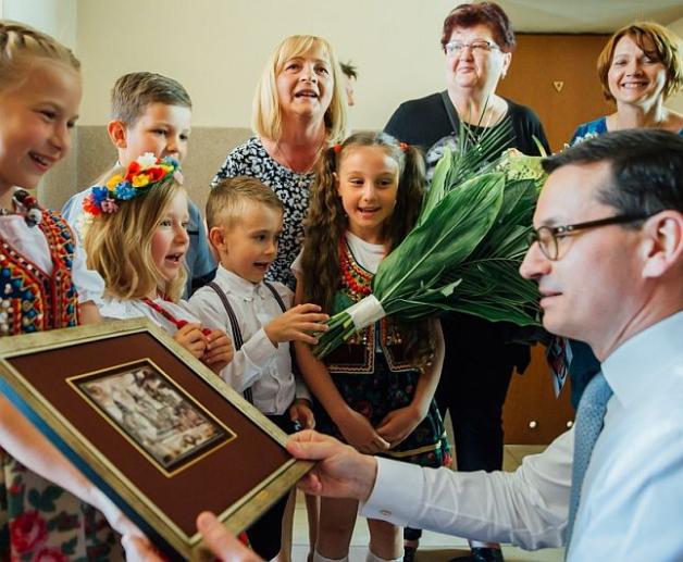 [VIDEO] Premier Mateusz Morawiecki: Praca, płaca, mieszkanie, rodzina, bezpieczeństwo – to priorytety