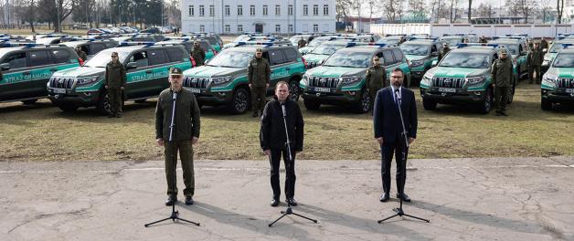 62 nowe samochody terenowe dla Straży Granicznej – uroczystość z udziałem ministra Mariusza Kamińskiego